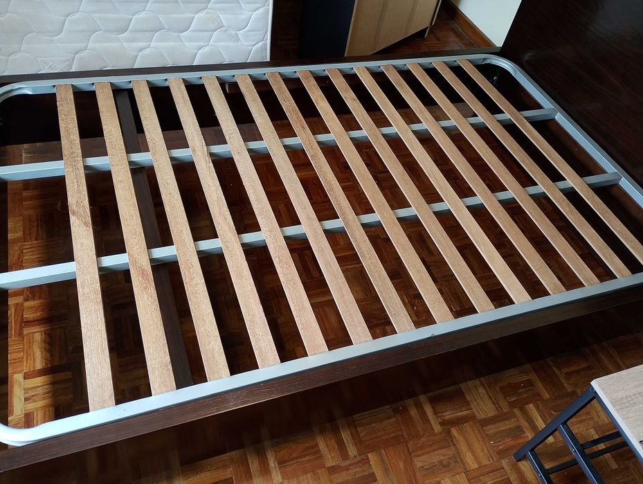 Cama Solteiro em Madeira (120x200)