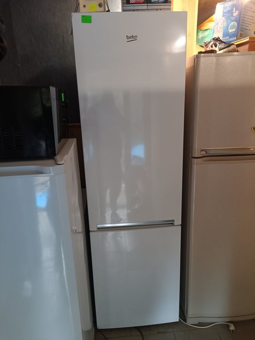 Продам холодильник Веко 2 метра