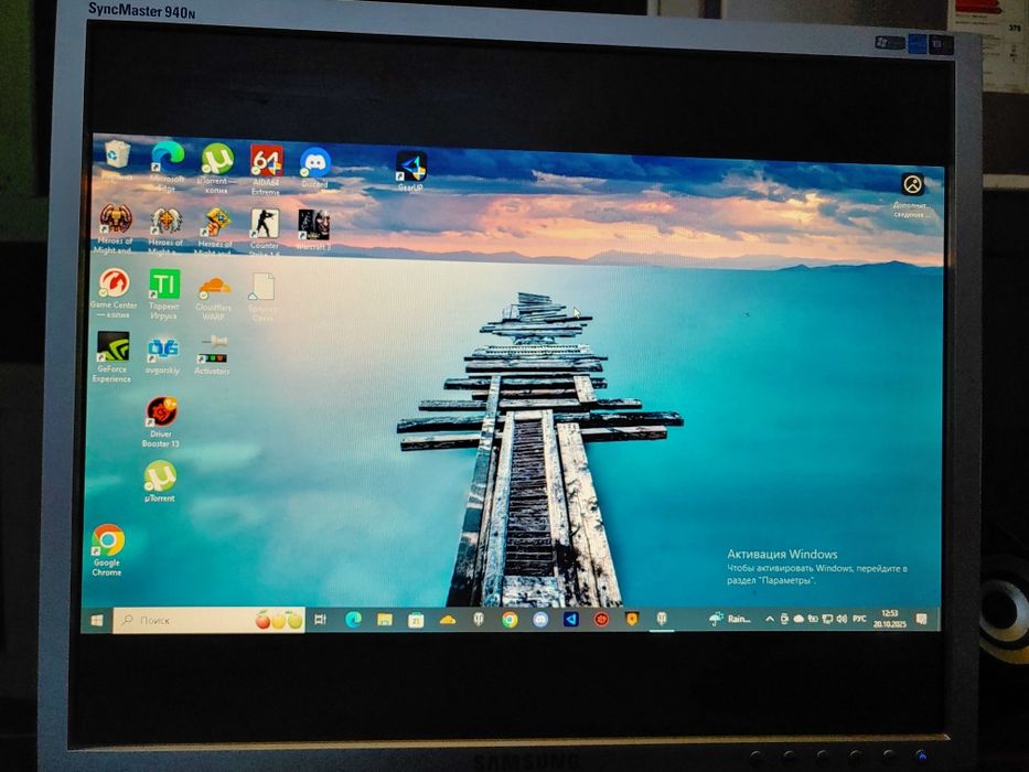 Продам монитор полностью рабочий все провода с комплекте.