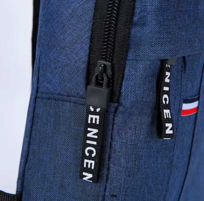Mochila com entrada telemóvel