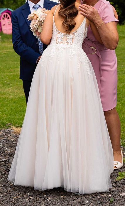 Suknia ślubna rozmiar 34/36 z długim welonem