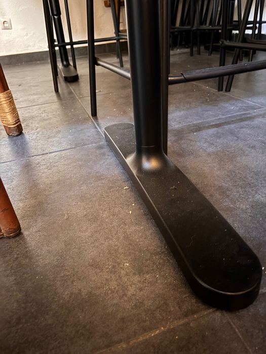 Mesas de refeições com cadeiras