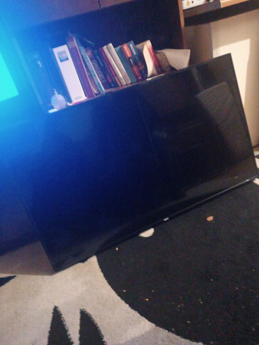 Mam do sprzedania telewizor ,monitor jak nowy brak pilota i kabla