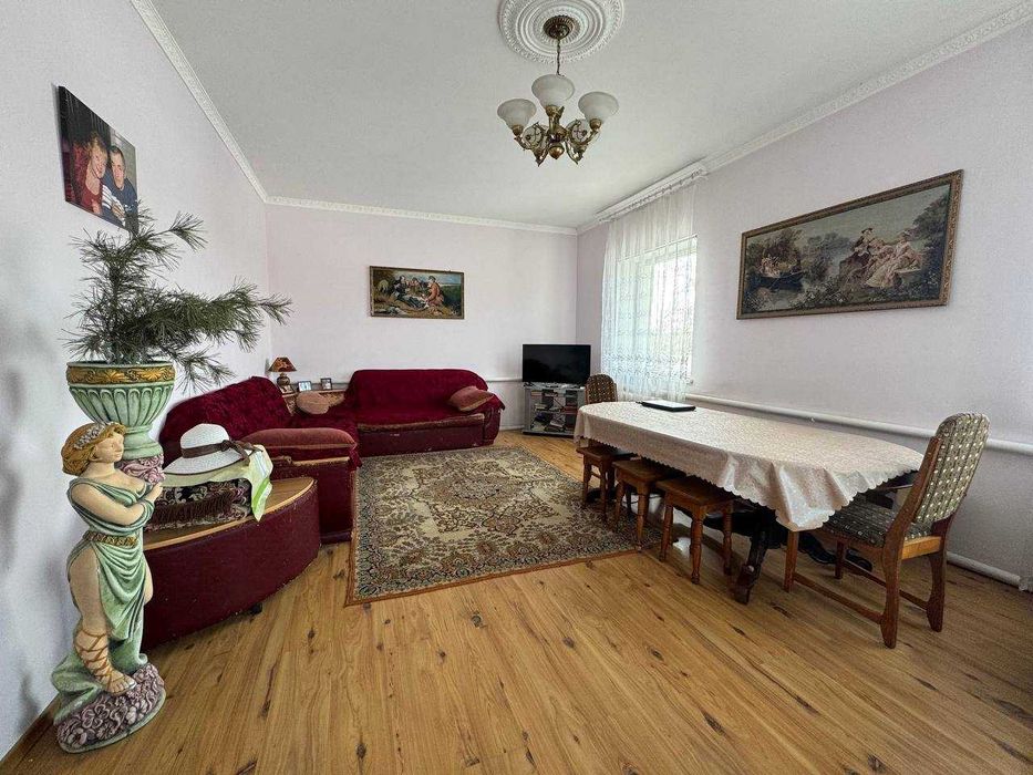 Продаж двоповерхового будинку для великої сім’ї в с. Хацьки