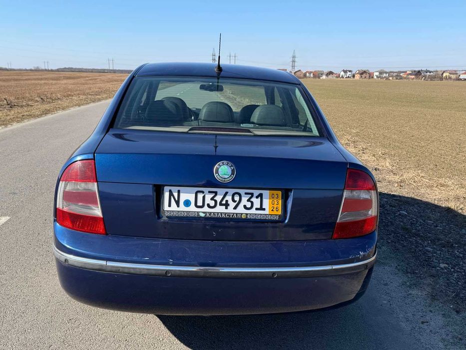 Skoda Superb седан,