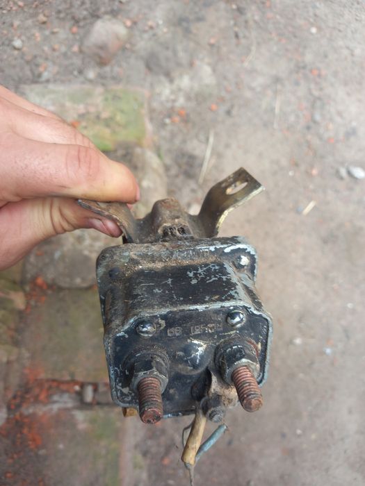 Втягующе реле ЗИЛ 130 131 нове є двох видов