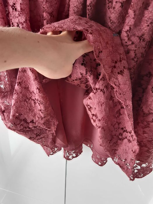 NOWA: Piękna koronkowa sukienka (ok. S)