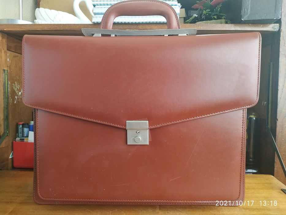 Pasta executiva cor castanho