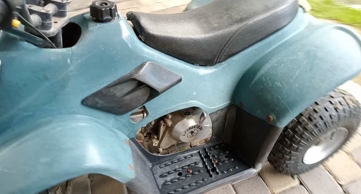 Гарний 75 кубовий квадроцикл