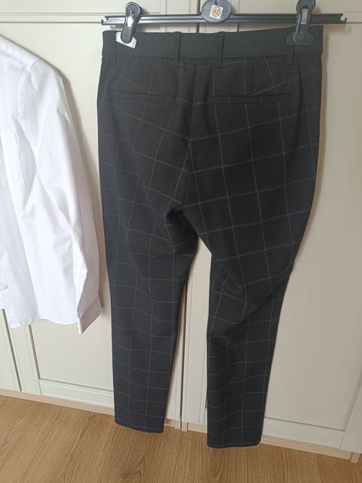 Biała koszula i eleganckie spodnie 164