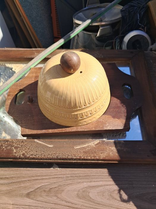 Queijeira em madeira e louça