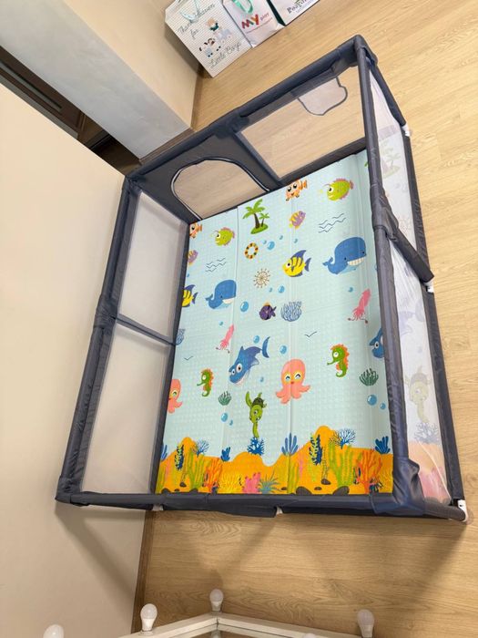 Продаю манеж 150 * 180 см разом з ковриком