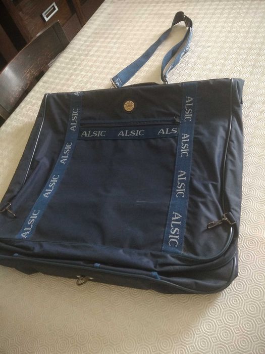 Porta fatos (3 fatos) e acessorios, da Alsic