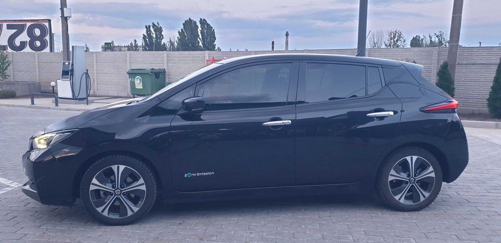Продам Nissan Leaf