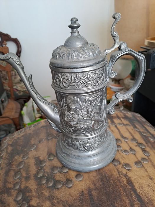 Bule / Cafeteira Decorativa Vintage em Peltre / Liga Metálica (Made in Italy)