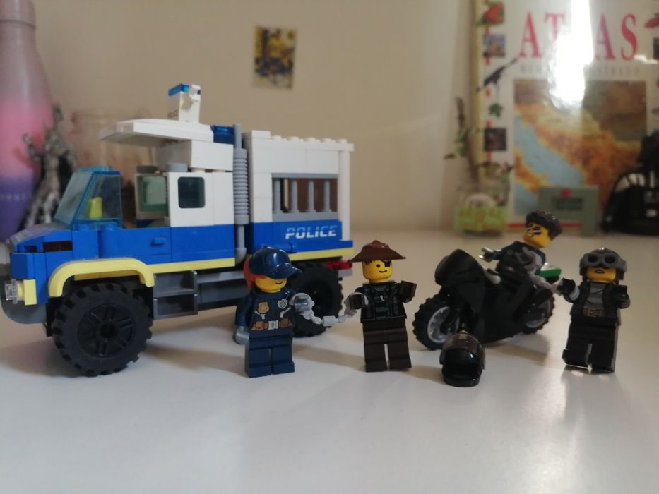 Vários Legos (carros e helicóptero)