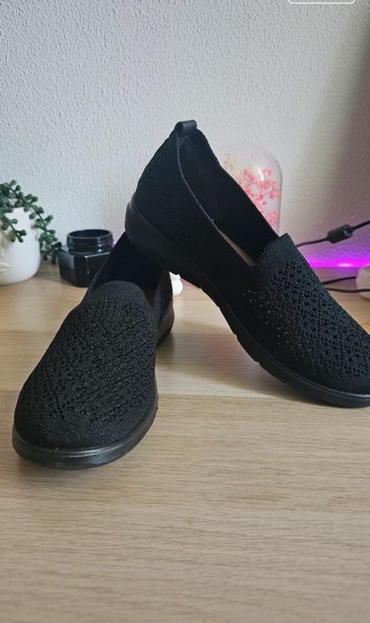 Sapatos pretoa meia estação