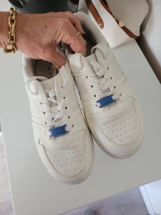 Buty sportowe na wyższej podeszwie 36