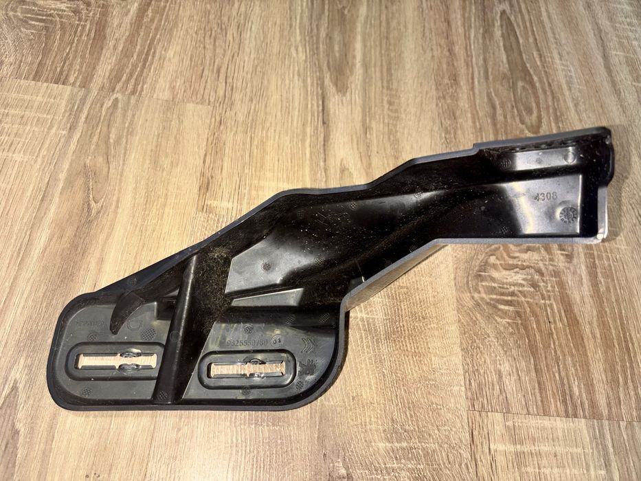 Кронштейн крила передній правий peugeot  2008 9825559780