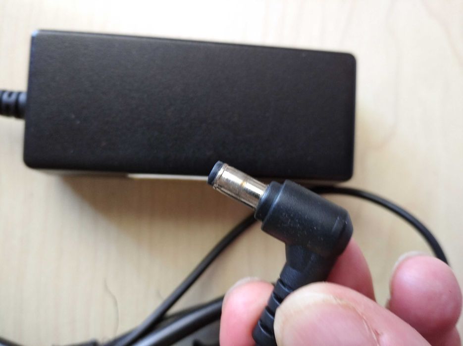 Carregador HIPRO modelo HP-0301R3