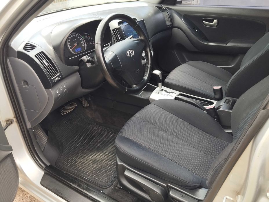Продам  официальный Хюндай Элантра - 1,6 автомат