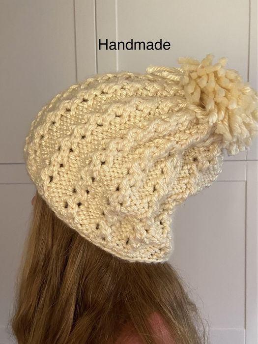 Czapka damska ciepła handmade na zimę z pomponem kremowa  bardzo gruba