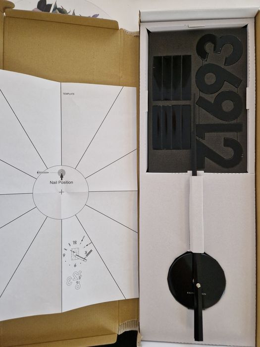 Zegar ścienny przyklejany nowy