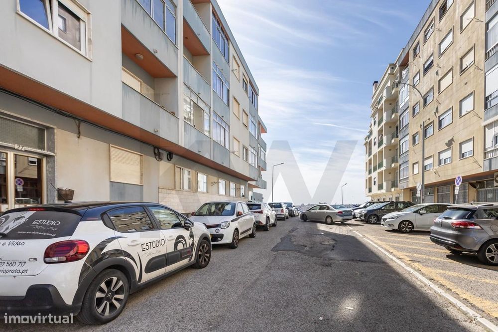 T3 com 3 Varandas, Arrecadação e 105m2 - Mina D' Água - Amadora — Mina De Água, Lisboa