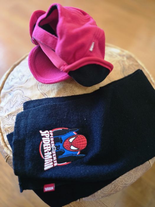 Conjunto Homem-Aranha / Spider-Man Infantil: Boné/Gorro em Polar + Cachecol Oficial Marvel