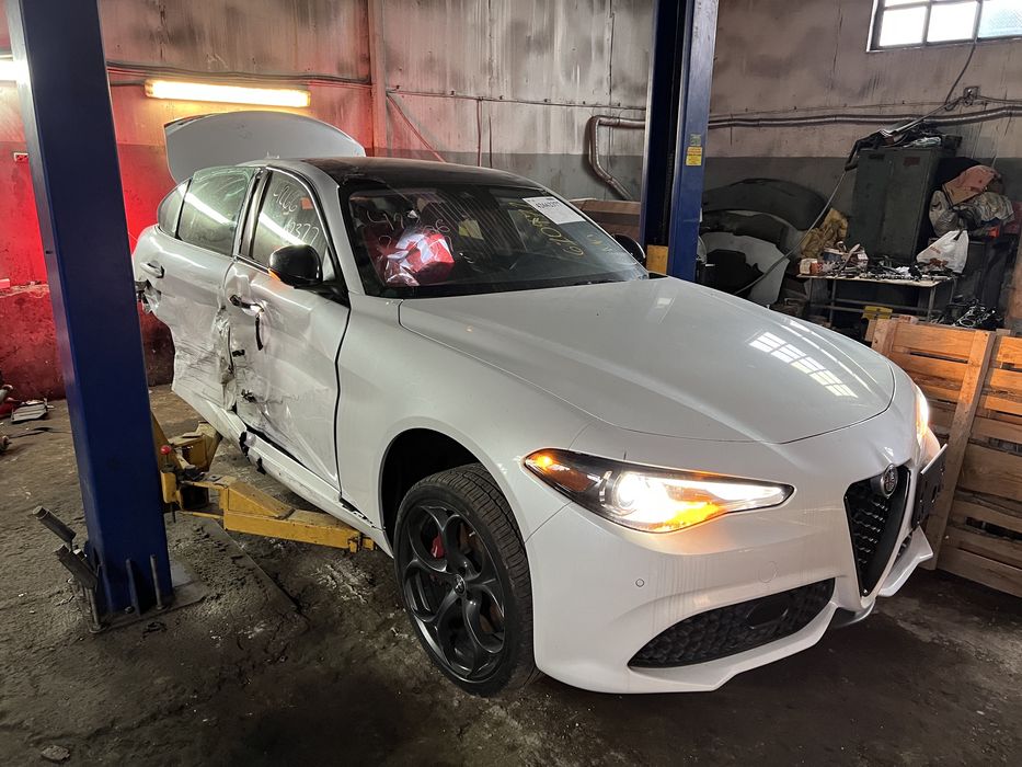Alfa Romeo Giulia Q4 мотор, чвертка, разборка, фари, кришка багажника.