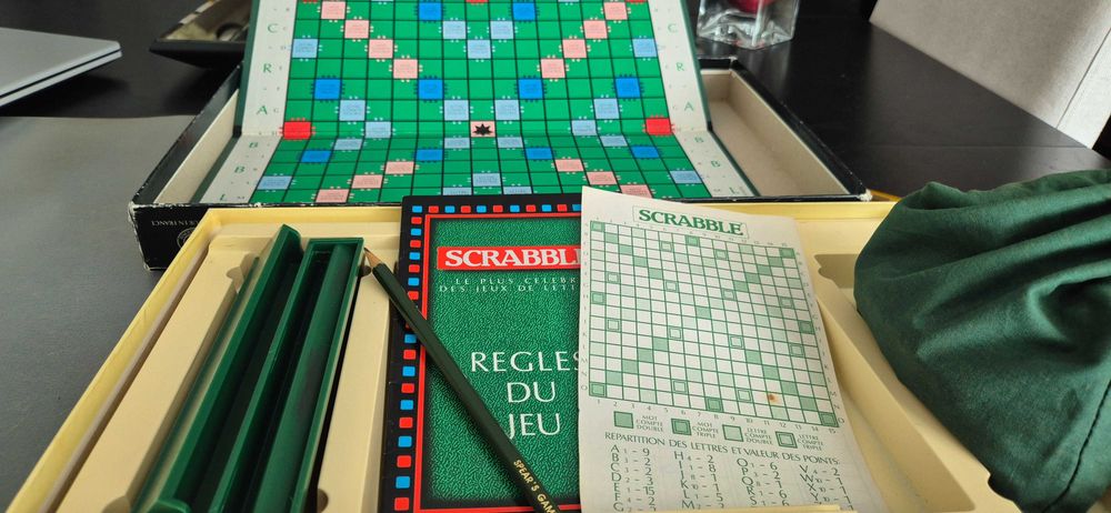 Jogo de Scrabble em francês