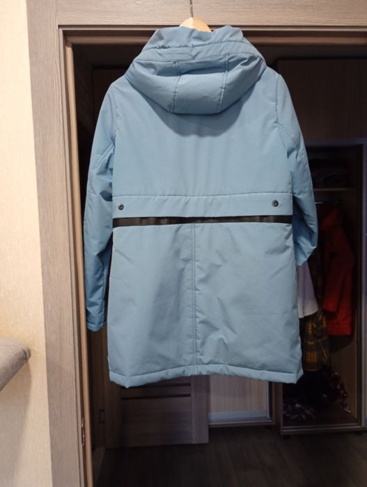 Женская куртка голубого цвета. Сезон весна, осень.