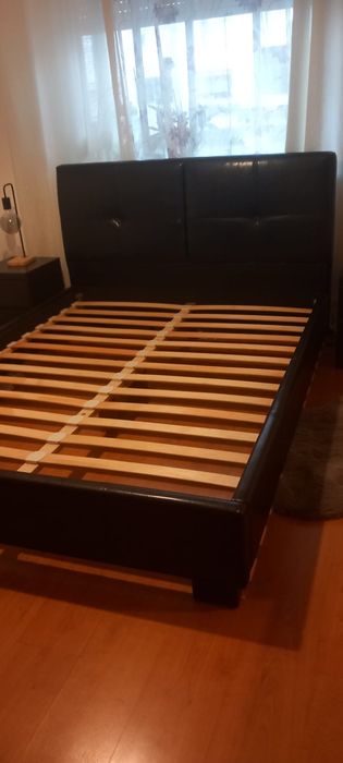 Conjunto quarto cama + 2 mesas cabeceira + 2 candeeiros