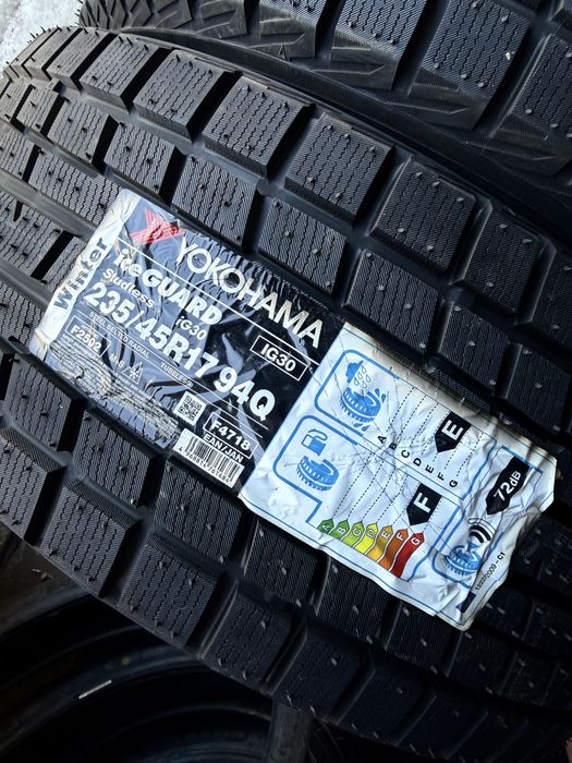 235/45R17 Yokohama ice guard ig 30