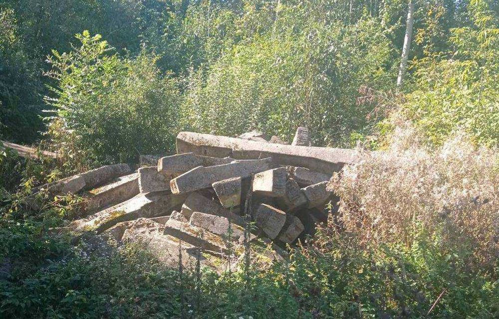 Шпали  залізо бетоні.