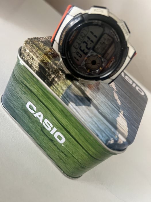Годинник Casio Standard Digital AE-1000W-4AVEF