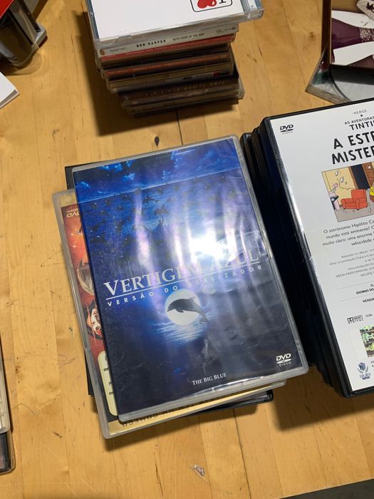 CDS de musica e filmes para venda com as respetivas caixas
