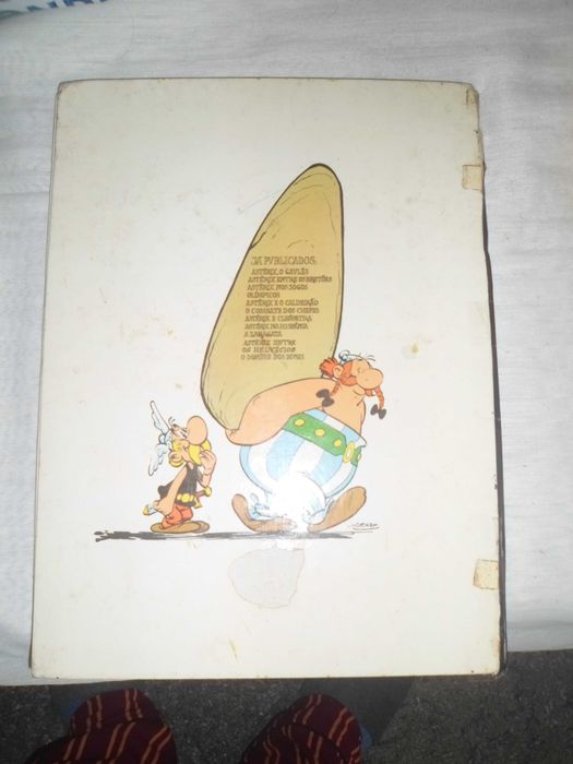livro do astérix com o titulo o combate dos chefes com 48 páginas
