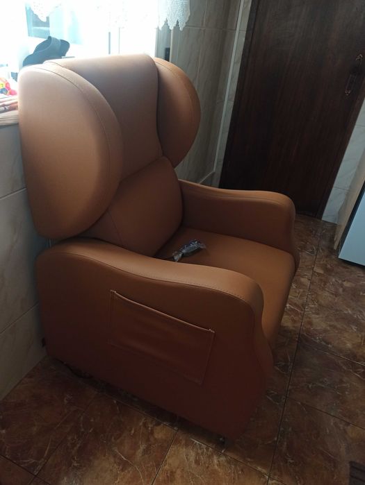 Cadeirão NOVO Electrico reclinável ideal para idosos em pele "camel"