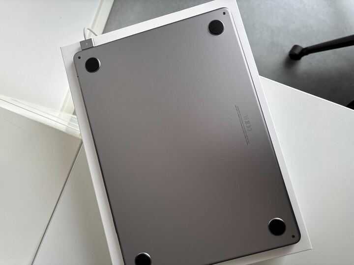 Apple MacBook AIR M2 13,6" 8GB/256GB Space Gray stan IGŁA polski