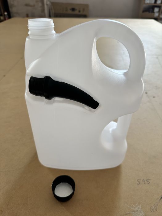 Каністра 4л з наливною вставкою та кришкою під запайку