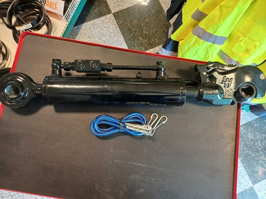 Łącznik górny hydrauliczny z hakiem TCVNN, 630 mm kat. 3