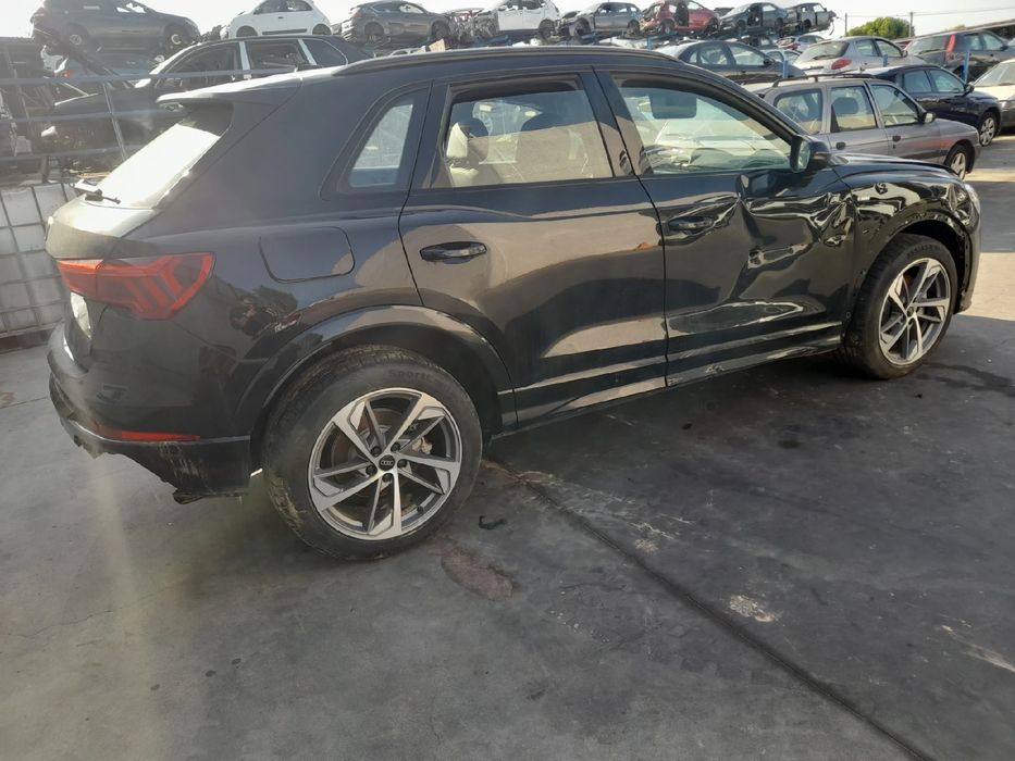 Para peças AUDI Q3 (F3B)
