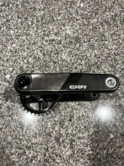 Pedaleiro Carbono Raceface com prato 32 incluido