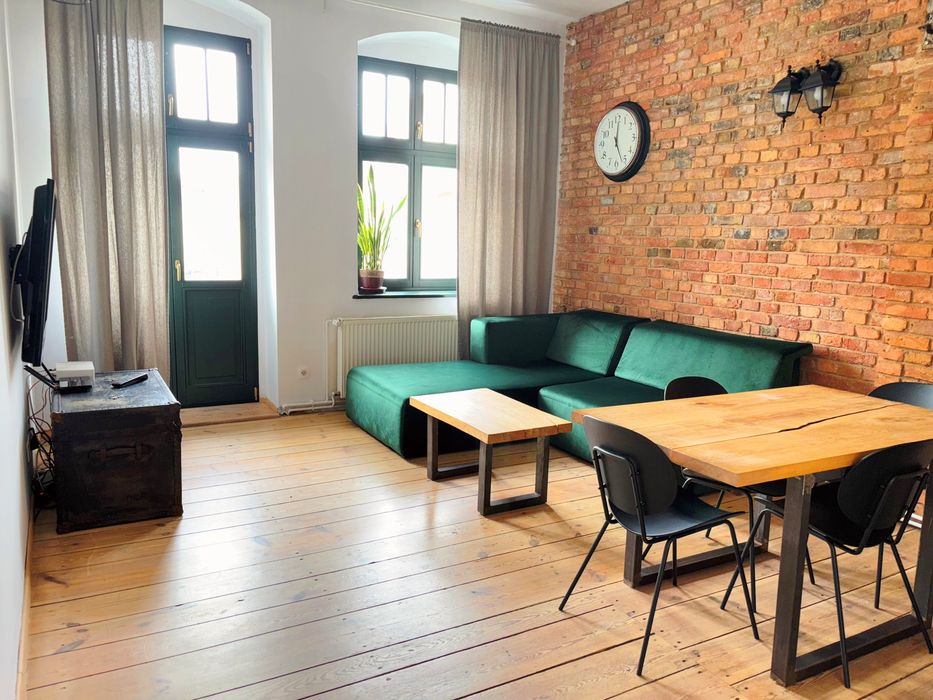 Baza Noclegowa w Toruń – Pobyty Grupowe/Balkon/Parking/Bilard/2–8 os