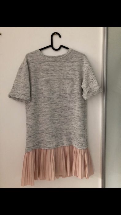 Śliczna szaro różowa sukienka   Stradivarius