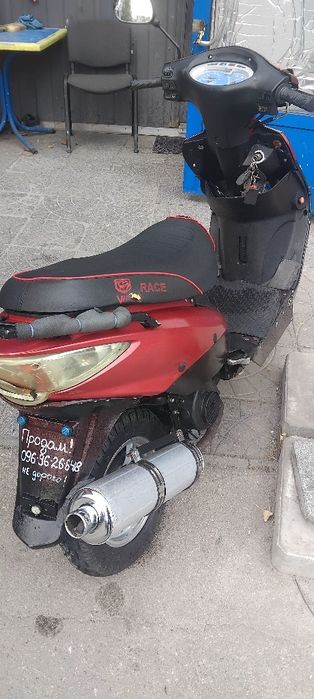 Продам скутер "Китаец 80кубов"едет очень бодро.с документами
