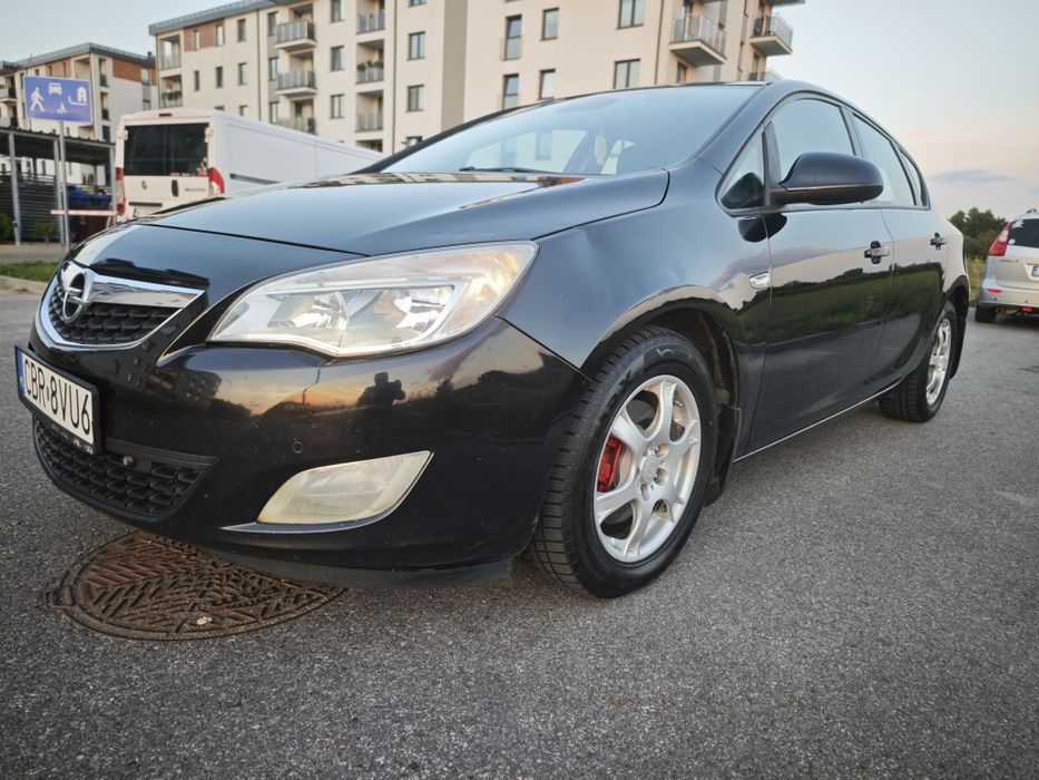 Opel Astra J Bardzo zadbany , pierwsza rejestracja 2011 salon polska