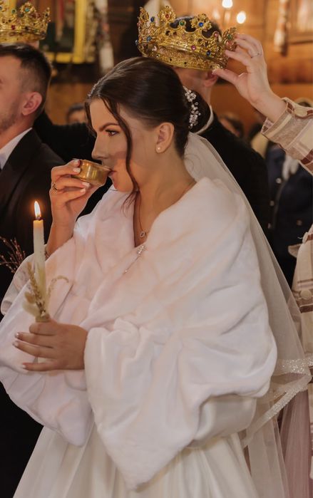 Весільна шубка для нареченої