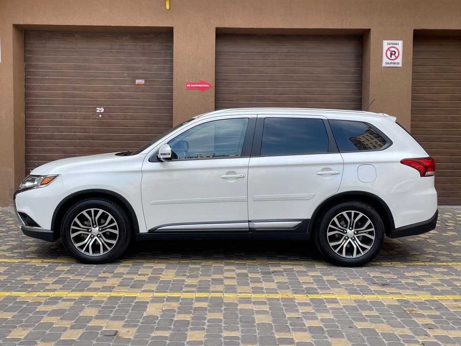 Продам Mitsubishi Outlander 2015. Можна в розстрочку, під викуп.